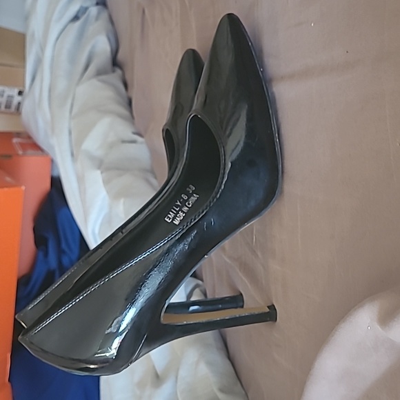 Heel - Picture 2 of 5